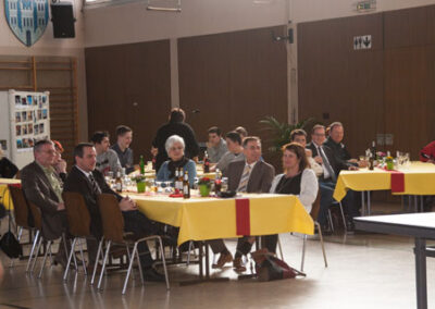 65_jahre_ttc_2014_halle-menschen-einzeltisch